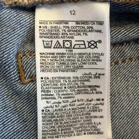 Old Navy Full Panel Jean Shorts - Picture 4 of 6